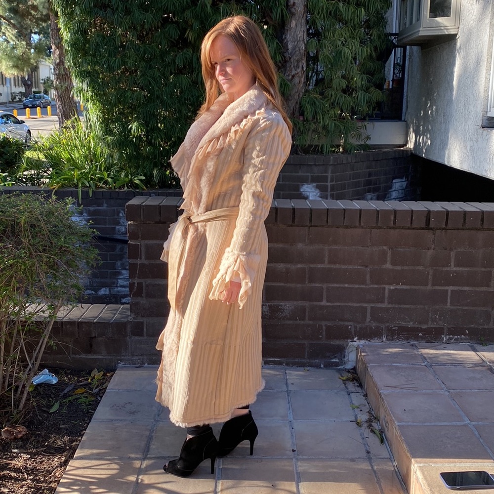 BEBE VINTAGE BEIGE RABBIT FUR + SILK COAT W LEATHER BELT LIKE NEW / NEVER WORN - Picture 2 of 5